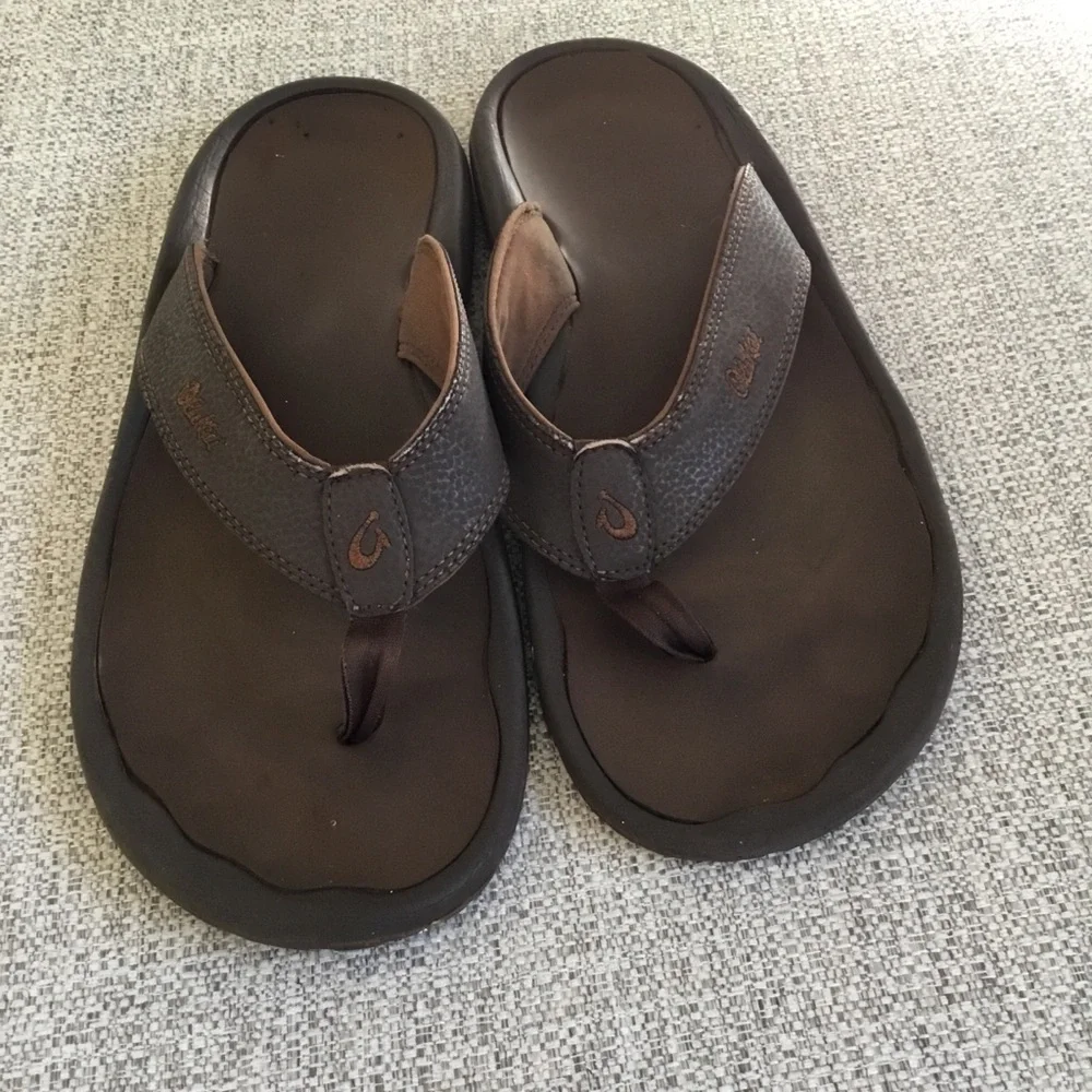 OluKai Men's Dark Brown Leather Flip-Flops